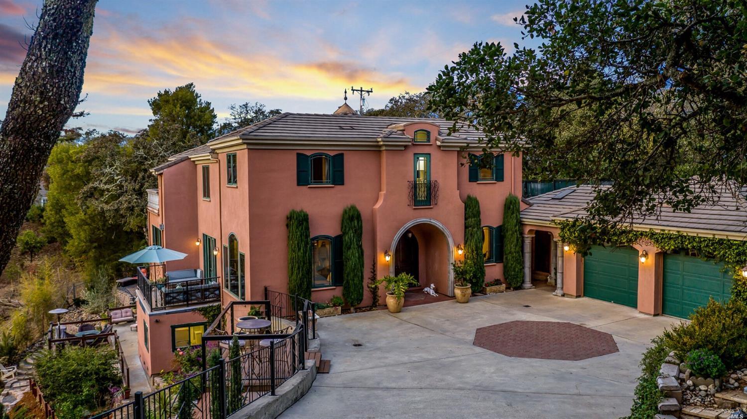 25 Awe-Inspiring Homes for Sale in California Right Now