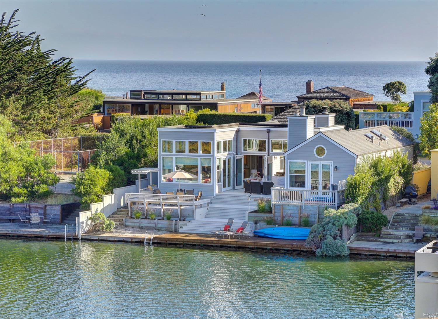 25 Awe-Inspiring Homes for Sale in California Right Now