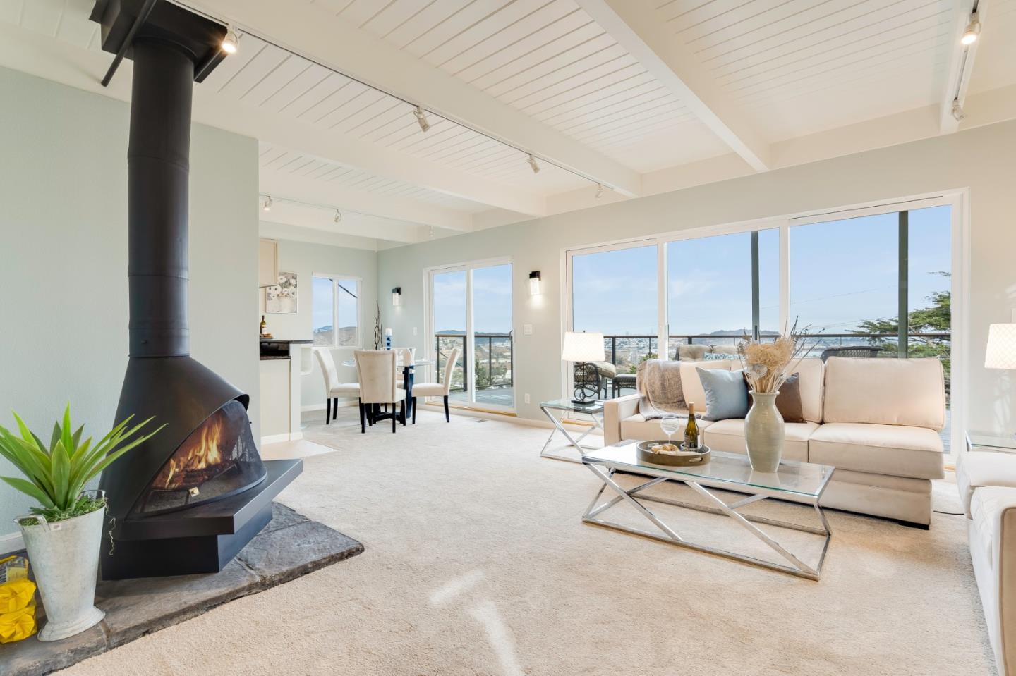 25 Awe-Inspiring Homes for Sale in California Right Now