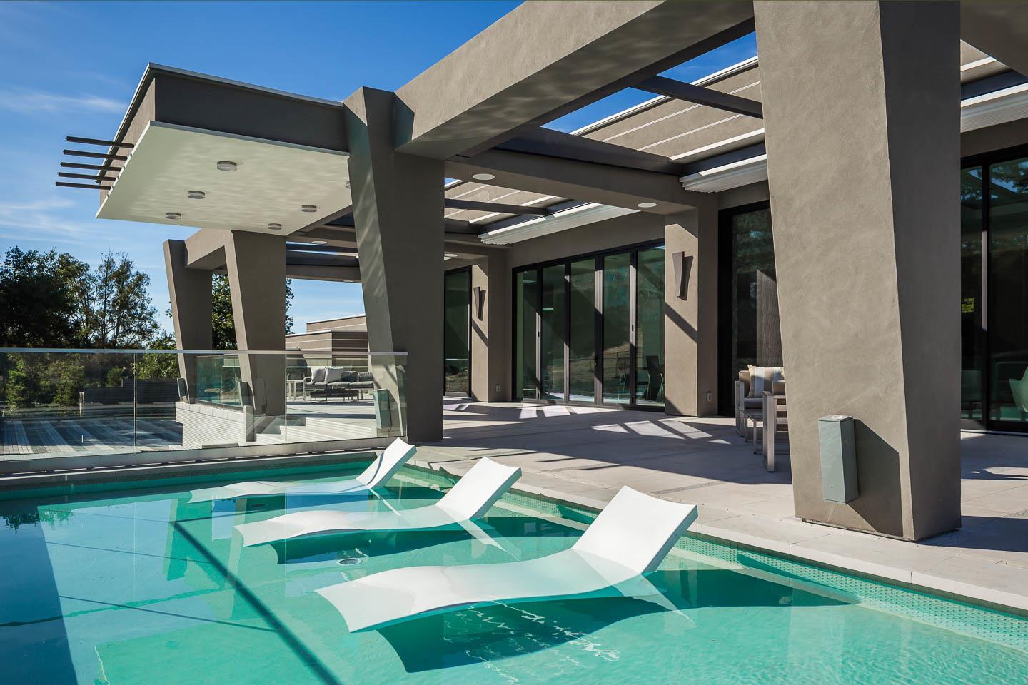 25 Awe-Inspiring Homes for Sale in California Right Now