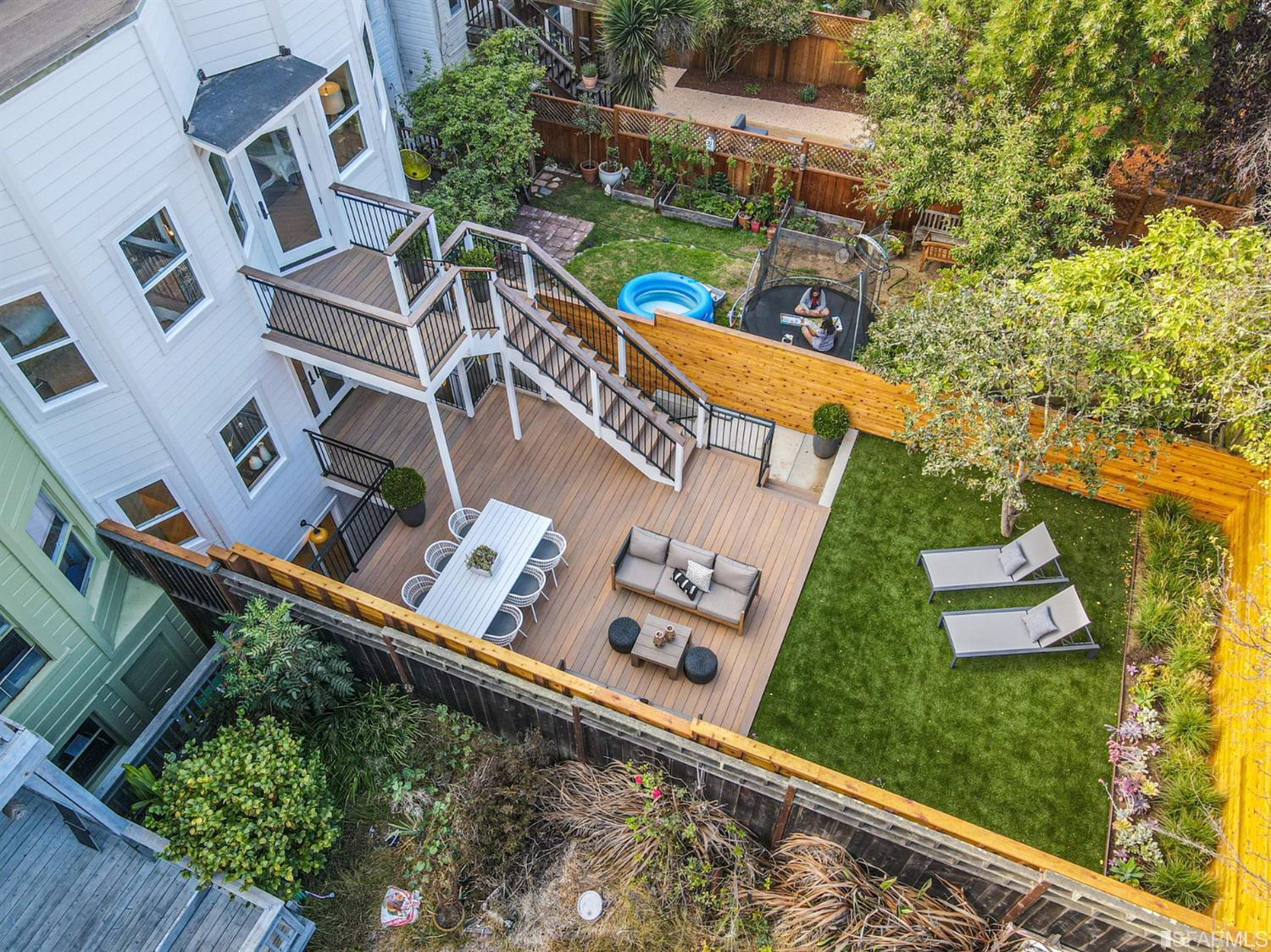 25 Awe-Inspiring Homes for Sale in California Right Now