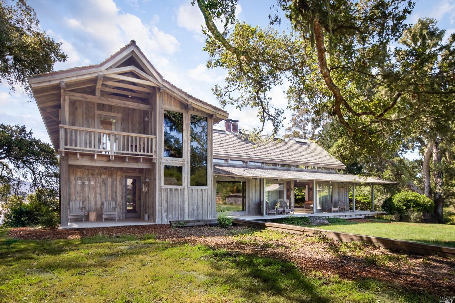 25 Awe-Inspiring Homes for Sale in California Right Now
