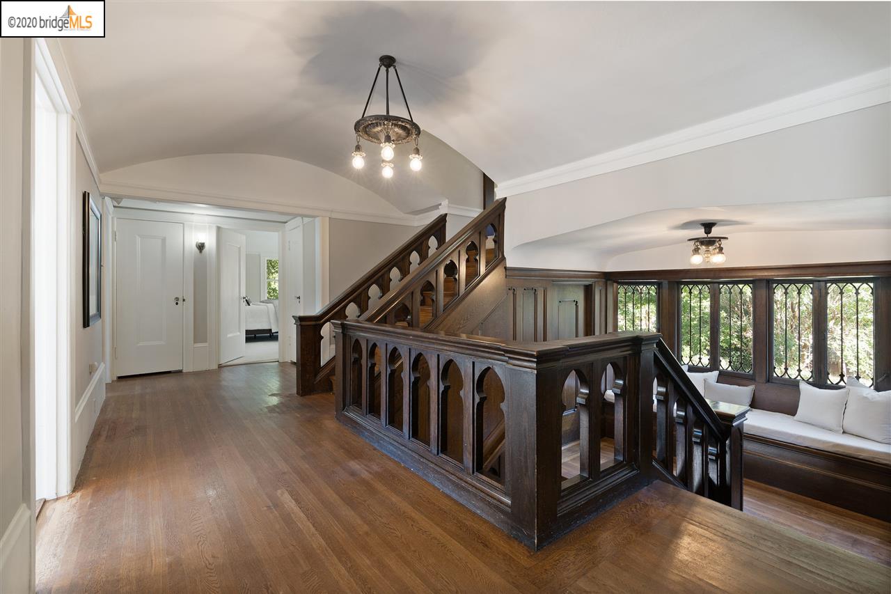 Ghirardelli Mansion stairway