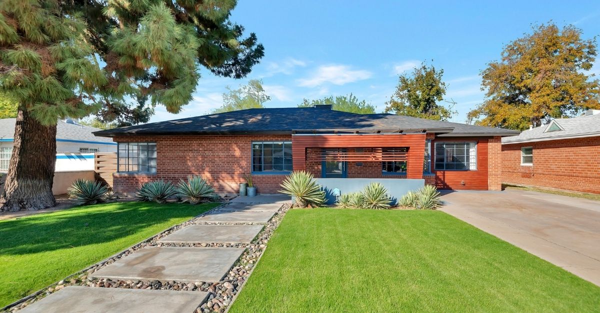1520 W BERRIDGE Lane in Phoenix, AZ