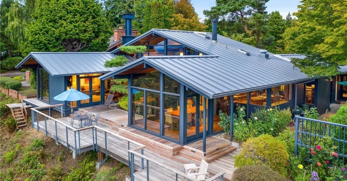 10423 Marine View Dr SW in Seattle, WA