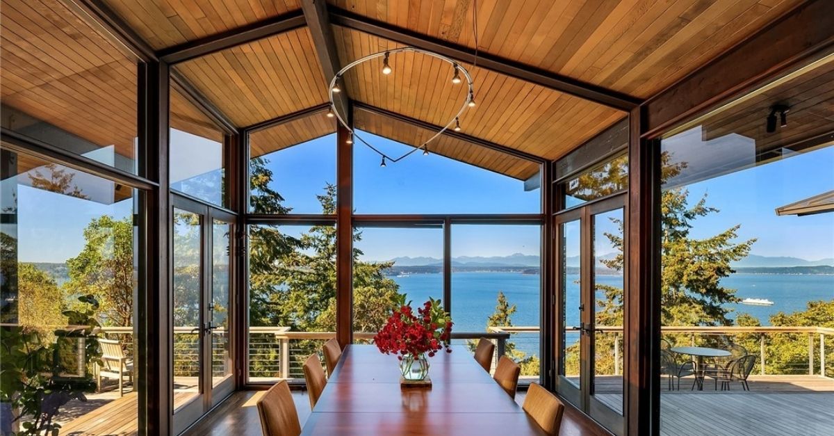 10423 Marine View Dr SW in Seattle, WA