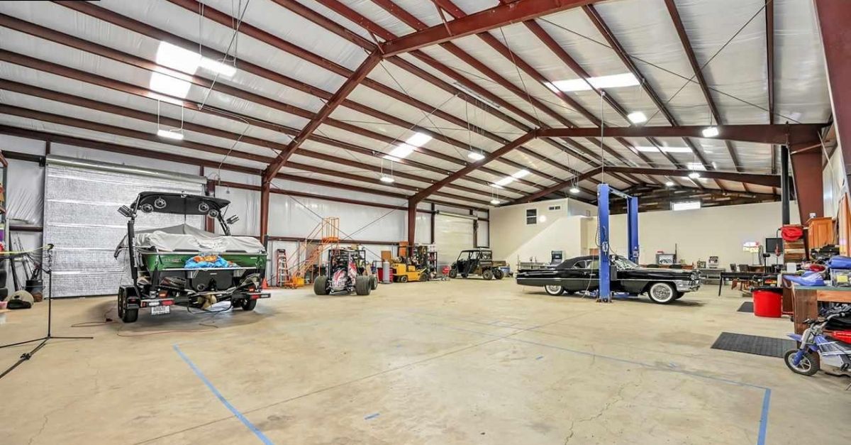 1751 Orchard Lane in Brentwood, California shop