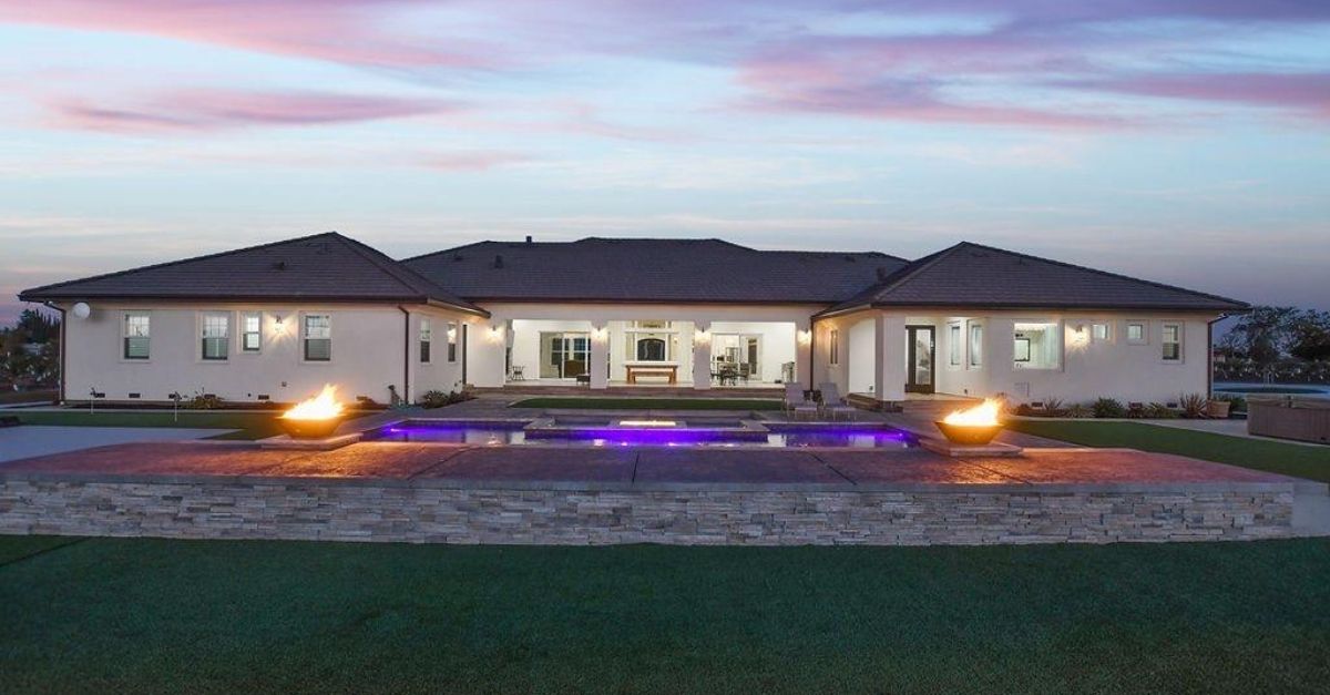 swimming pool and backyard 1751 Orchard Lane in Brentwood, California 
