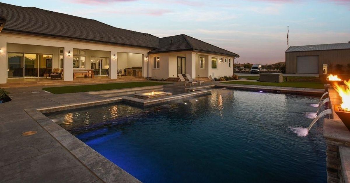 1751 Orchard Lane in Brentwood, California swimming pool