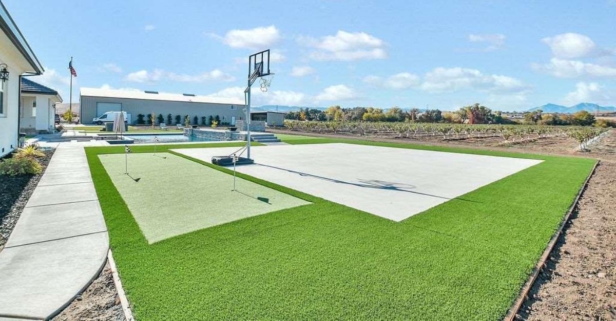 1751 Orchard Lane in Brentwood, California basketball court