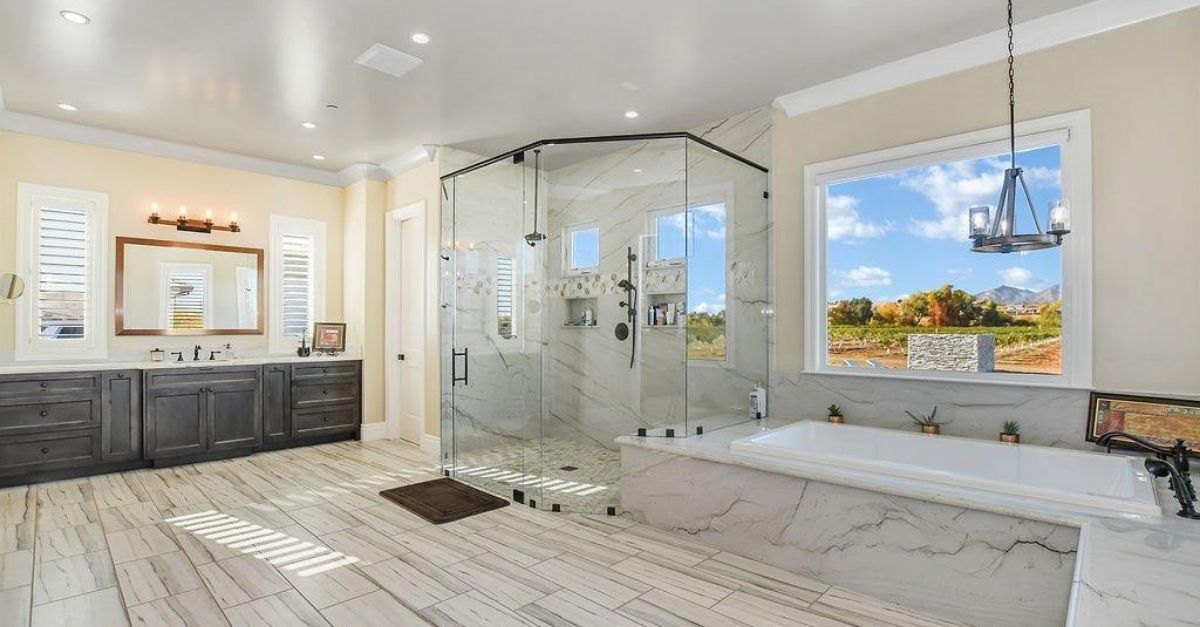 1751 Orchard Lane in Brentwood, California bathroom