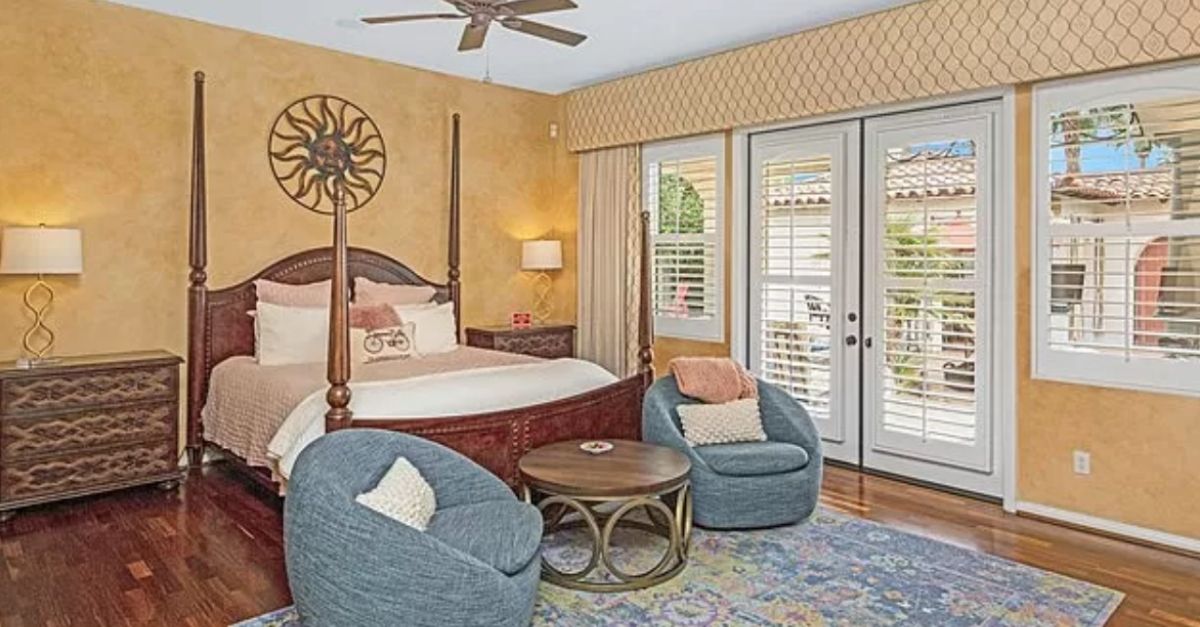 1302 Colony Way, Palm Springs, CA 92262 bedroom