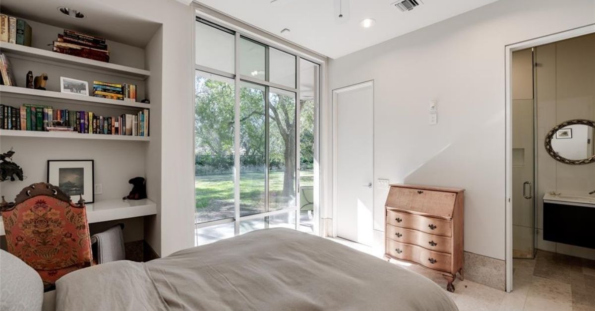 23 W Rivercrest Drive in Houston, Texas contemporary home for sale