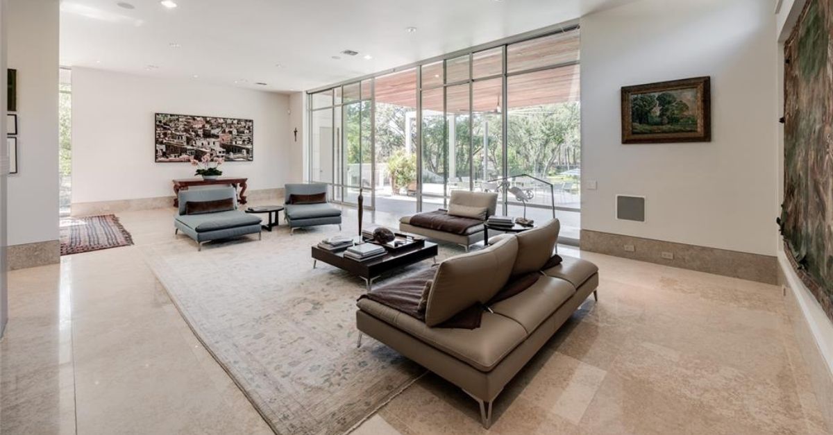23 W Rivercrest Drive in Houston, Texas contemporary home for sale