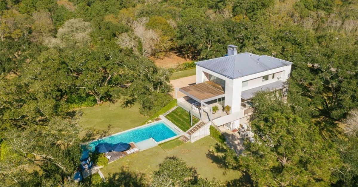 23 W Rivercrest Drive in Houston, Texas contemporary home for sale