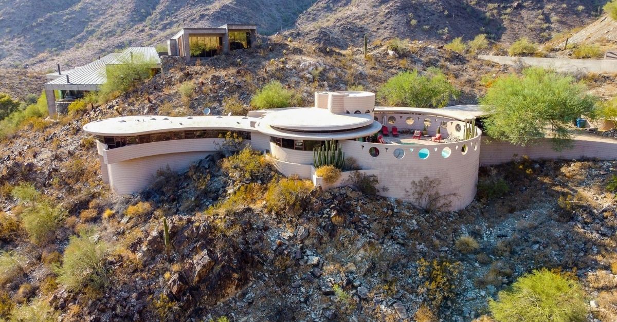 Aerial photo of the Circular Sun House in Phoenix, Arizona